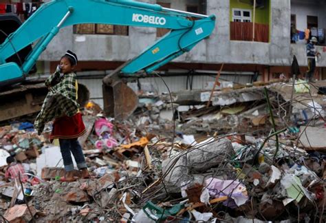 Terremoto Indonesia: la devastazione che si lascia dietro il sisma M 6.