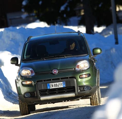 Mit allradantrieb und vier angetriebenen rädern fährt sich das. Offroad: Das können Allradautos für weniger als 20.000 ...