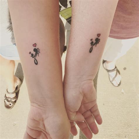 delicados tatuajes de madre e hija significativos debunking blog