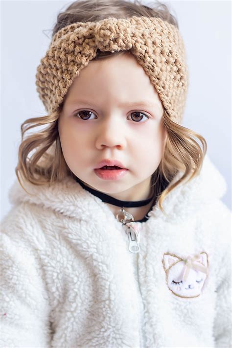 холодно девочка жилетка модель 2годика красиваядевочка