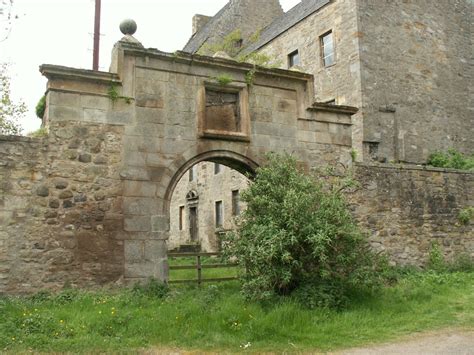 Cubo Et Excubo Midhope Castle