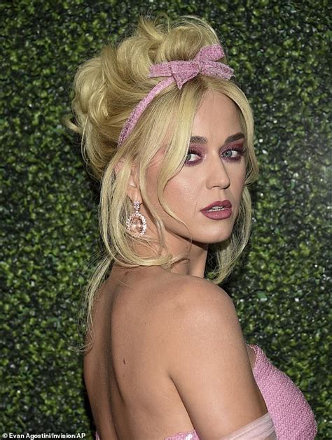 Katy Perry Shocks Fans With A Barbie Inspired Look At Nyc Charity Gala Sporting Bouncy Blonde