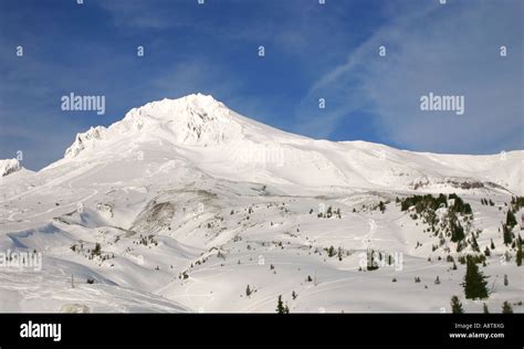 Mt Hood Snowy Mountain Blue Sky Sunshine Stock Photo Alamy