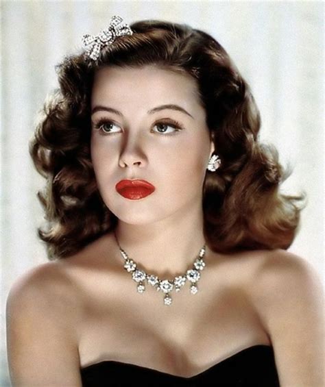 Makeup Tips And Tutorials Inspired From The 1940s 1940s Hairstyles