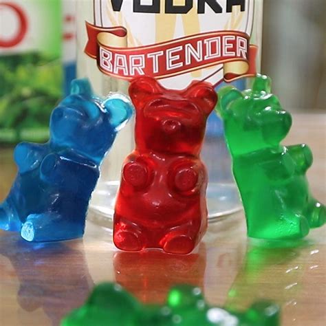 Tipsy bartender brings us the ultimate vodka gummy bear jungle juice jacuzzi, which is a sight to behold. XXL Gummy Bear Jello Shots - Tipsy Bartender | Recipe ...