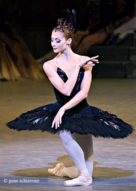 Ekaterina Kondaurova And Evgeny Ivanchenko In Swan Lake Dance Outfits Dance Poses Ballet