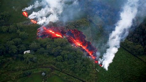 1000 Foot Long Fissure Opens On Hawaiis Kilauea Volcano Amid Fears Of