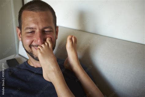 Father Sitting On Sofa Sons Bare Feet Touching His Face Stock Foto
