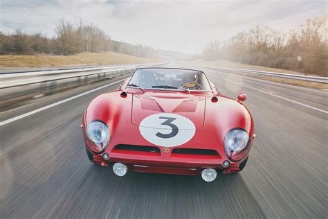 La première Bizzarrini 5300 GT Corsa Revival a pris la route Motorlegend