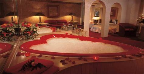 Best Hotels In Poconos For Honeymoon Romantic Poconos Resorts For Couples