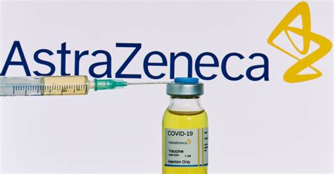 Oltás az astrazeneca koronavírus elleni vakcina első adagjával makón 2021. Az oltás a súlyos megbetegedés megakadályozására szolgál | Demokrata