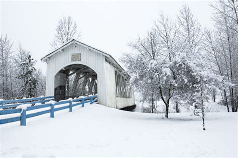 Flickrp2dqubuj Covered Bridge In Snow Willamette Valley