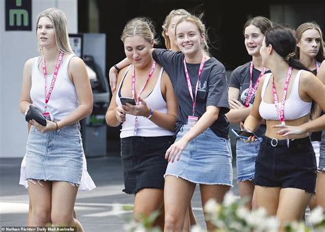 Thousands Of Teenagers Start Schoolies Celebrations As Police Crack Down On Drugs Daily Mail