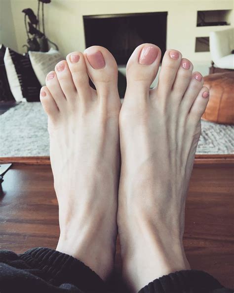 Feet Fetish Time Celebrity Foot On Twitter It S Foot Fetish Time