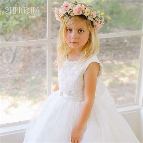 20 Flawless Flower Girl Hairstyles