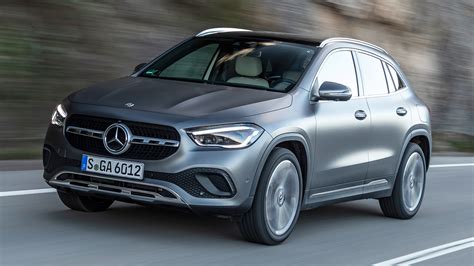 Mercedes Gla Suv Review Pictures Carbuyer