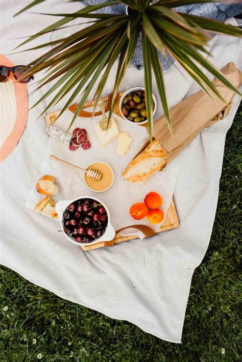 It's clear which we cherish extraordinary ideas , primarilyfor specific moment we have hundreds of picnic ideas for a date for people to pick. romantic picnic-5 - Zestful Kitchen