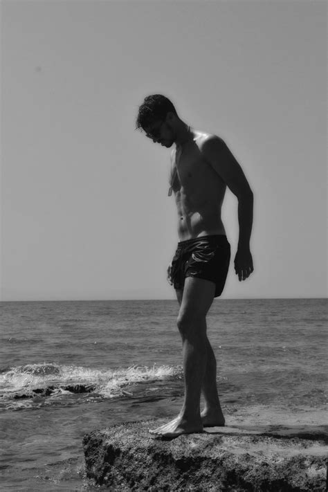 Bildet Mann Strand hav vann natur svart og hvit kvinne shore bølge mann modell ung