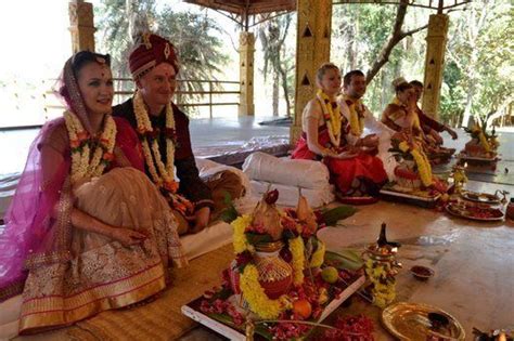 Meet The Five Russian Couples Who Tied The Knot Vedic Style Huffpost News