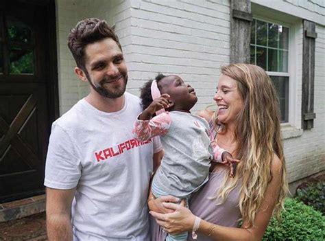 Thomas Rhett And Wife Lauren Announce Theyve Adopted A Baby Girl Named Willa Gray Akins E News