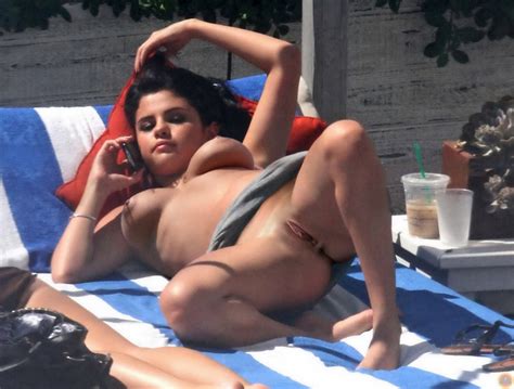 Selena Gomez Fully Naked By The Pool In Miami Pichunter