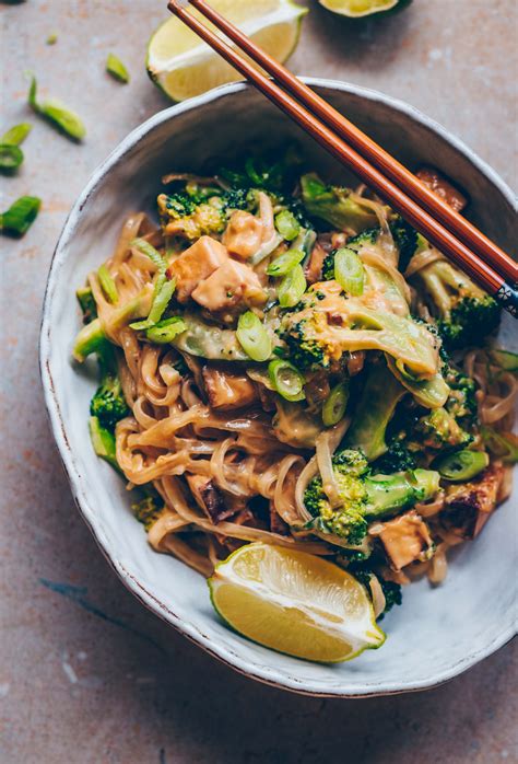 Vegan Pad Thai With Cashew Butter And Broccoli Klara`s Life Vegan Pad Thai Pad Thai Cashew