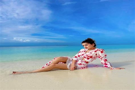 Avneet Kaur Kaur Showed Her Captivating Looks On The Beach Fans Said Sizzling