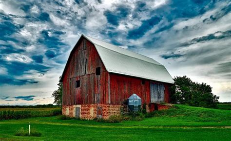 Why Are Barns Red History Of American Barns