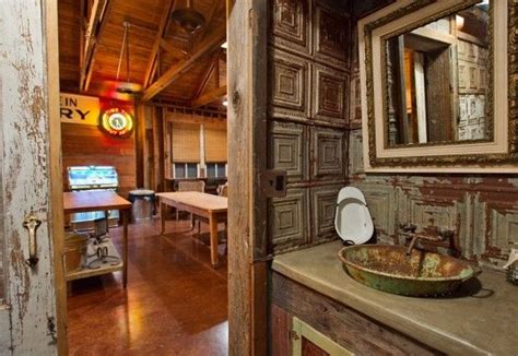 Find tin backspash tiles in over 12 decorative patterns and 50 colors! The bathroom in the Smokehouse features a vintage tin ...