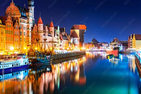 Night View Of The Old Town Of Gdansk Poland Obrazy Fototapety