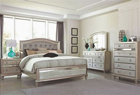 Stylishly crafted in oak, pine and mirrored styles, revamp your space with fitted bedroom furniture, as well as kids' bedroom pieces with coordinated. Bedroom Ideas For Women | Upholstered bedroom set ...