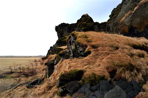 Island Drangshlid Turf Huts Hoehlen Haeuser Iceland 1 Coconut Sports