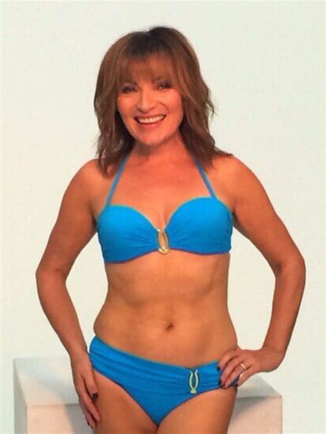 KATCHING MY I Lorraine Kelly Flaunts Her Age Defying Curves In