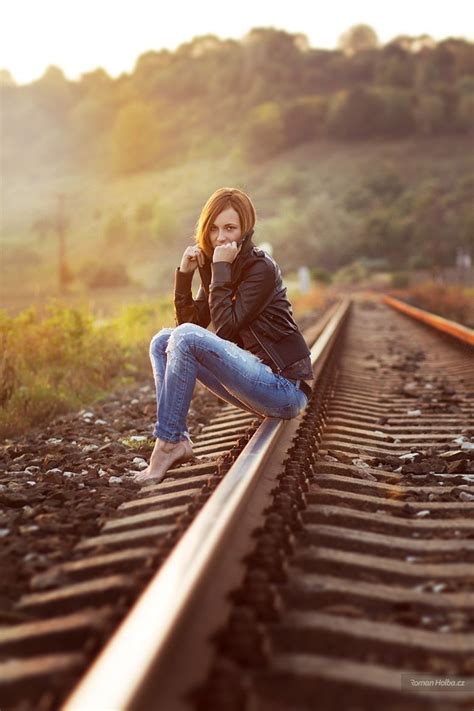 Railroad Photography Senior Photography Portrait Photography Photography Inspo Poses Photo