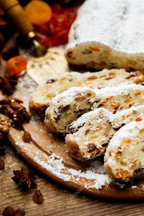 Für kuchen, geschenkpapier, schneehäuschen und vieles mehr. Traditioneller deutscher Kuchen mit Rosinen Dresdner ...