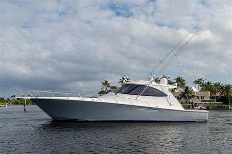 2016 Viking 52 Sport Coupe Sports Cruiser For Sale Yachtworld
