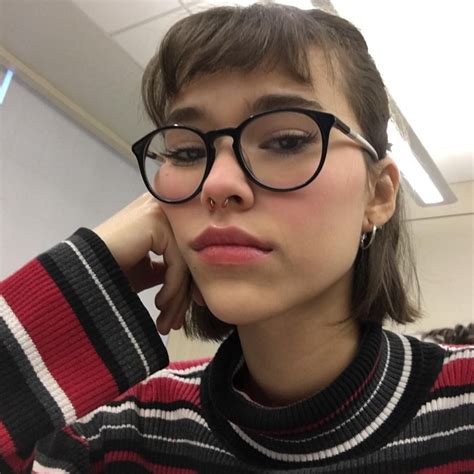 💞 🌸💖😊r4ven😊💞🌸 💖 On Instagram “2 Kewl” Cute Girl With Glasses Girls With Glasses Grunge
