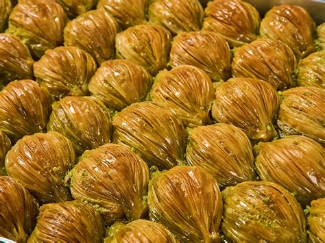 Baazen Baklava Midye Dolma Baklava