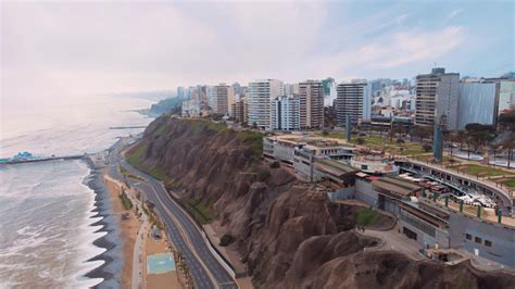 Vista Panorámica Aérea De La Costa Del Distrito De Miraflores En Lima