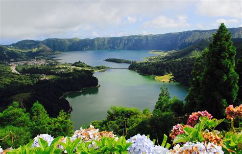 Twin Lakes of Sete Cidades, One of the Natural Wonders of Portugal ...
