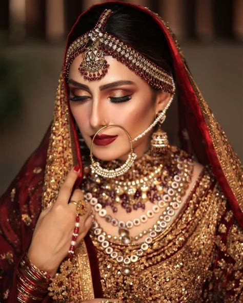 Ayeza Khan Looking So Royal In Her Latest Bridal Photoshoot Pk Showbiz