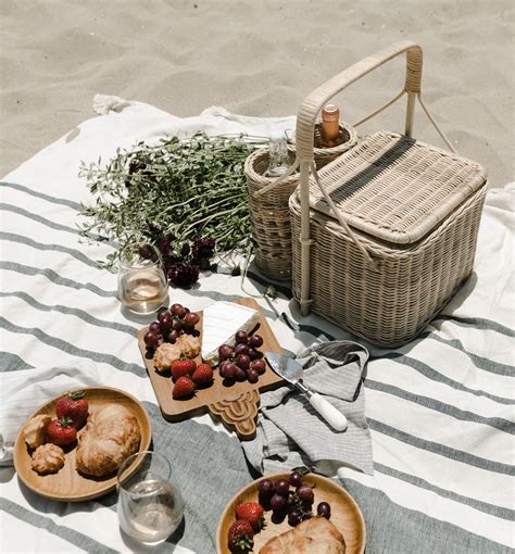 Rattan Picnic Basket | Picnic basket, Picnic photography, Beach picnic