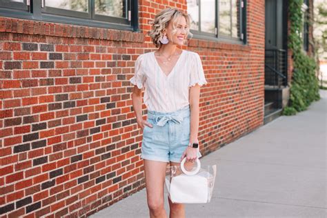 How To Wear Paperbag Shorts Straight A Style In 2021 Simple Outfits