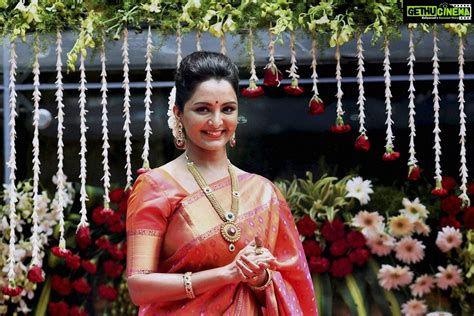 Manju Warrier Actress Photos Stills Gallery Gambaran