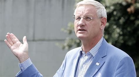 He was the leader of the moderate party from 1986 to 1999. Carl Bildt's ominous 'advice' on Ukraine — RT Op-Edge
