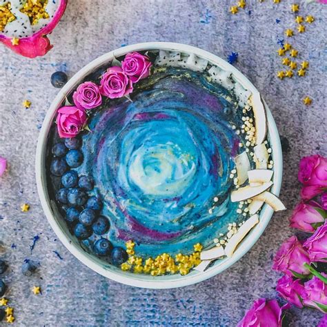 Stars above us by saint etienne ♫. Galaxy Smoothie Bowl ~ Sculpted Pilates | Cibo, Ricette ...