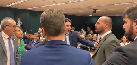 “facada é Teu C Seu Vado” Diz Eduardo Bolsonaro Após De Deputado