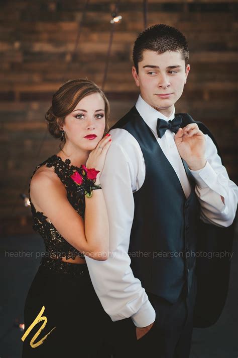 Pin By Debbie Reuschling On Prom Prom Photoshoot Prom Picture Poses