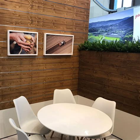Damit ihnen die produktauswahl etwas leichter fällt, hat unser team zudem das bürostühle. Stuhl Eames Oak - BBUILT - Hamburg