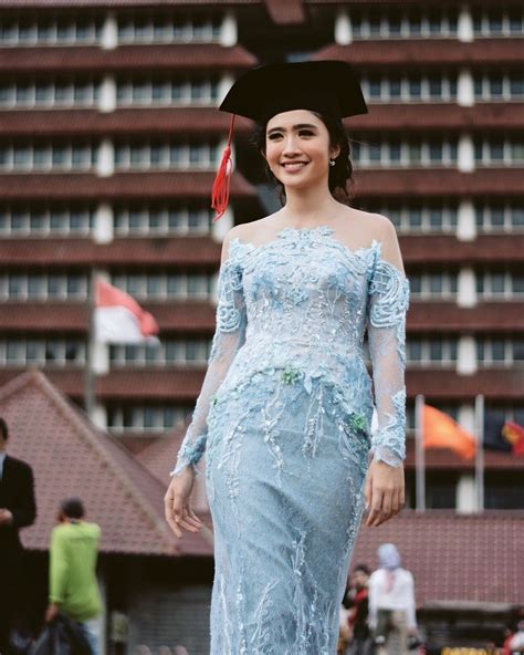 10 Model Kebaya Modern And Elegan Terbaru 2019 Bisa Buat Wisuda
